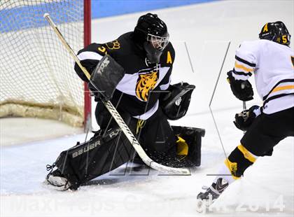 Thumbnail 3 in Daniel Hand vs. Amity Regional (CIAC DII Final) photogallery.