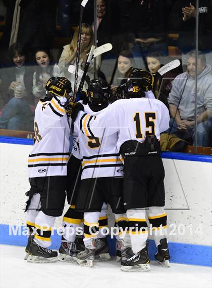 Thumbnail 2 in Daniel Hand vs. Amity Regional (CIAC DII Final) photogallery.