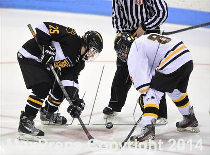 Thumbnail 1 in Daniel Hand vs. Amity Regional (CIAC DII Final) photogallery.