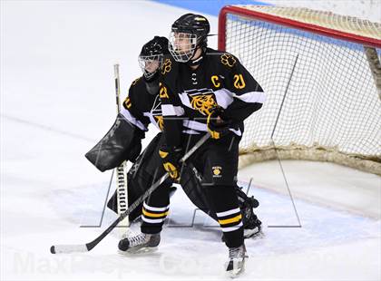 Thumbnail 2 in Daniel Hand vs. Amity Regional (CIAC DII Final) photogallery.