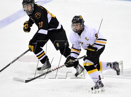 Thumbnail 3 in Daniel Hand vs. Amity Regional (CIAC DII Final) photogallery.