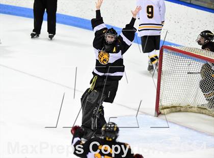 Thumbnail 3 in Daniel Hand vs. Amity Regional (CIAC DII Final) photogallery.