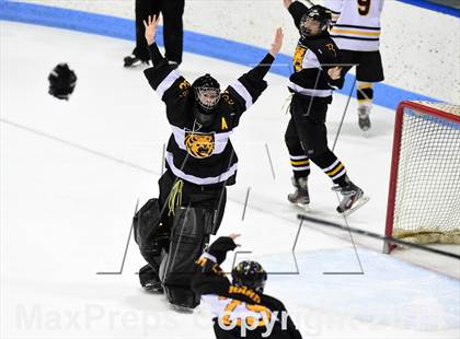 Thumbnail 2 in Daniel Hand vs. Amity Regional (CIAC DII Final) photogallery.