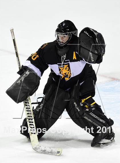 Thumbnail 2 in Daniel Hand vs. Amity Regional (CIAC DII Final) photogallery.