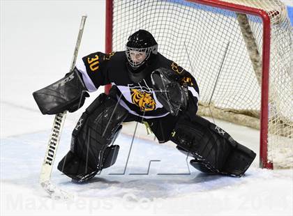 Thumbnail 2 in Daniel Hand vs. Amity Regional (CIAC DII Final) photogallery.