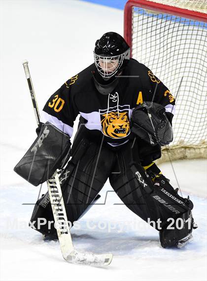 Thumbnail 2 in Daniel Hand vs. Amity Regional (CIAC DII Final) photogallery.