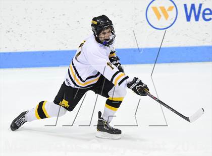 Thumbnail 1 in Daniel Hand vs. Amity Regional (CIAC DII Final) photogallery.