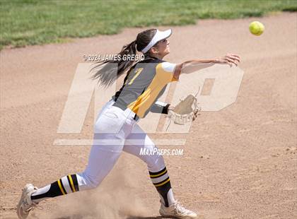 Thumbnail 2 in Armstrong vs Thomas Jefferson (WPIAL 5A Final) photogallery.
