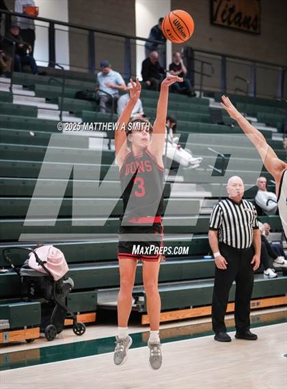 Thumbnail 2 in Farmington vs. Spanish Fork (Autism Holiday Classic) photogallery.