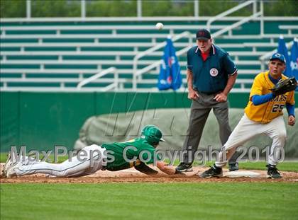Thumbnail 3 in North Providence vs. Bishop Hendricken (RIIL Division 1 Final - Game 1) photogallery.