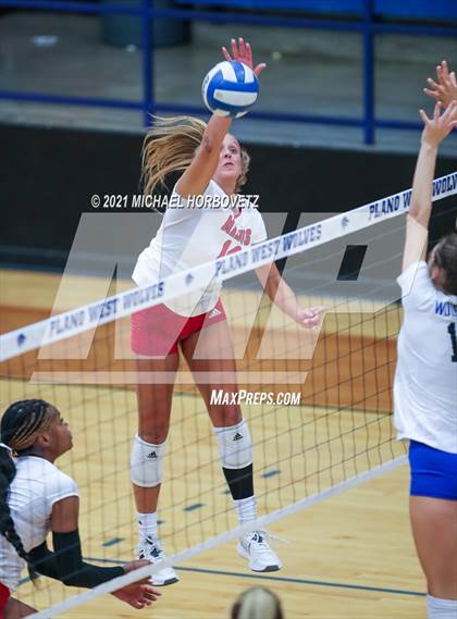 Thumbnail 1 in Marcus @ Plano West photogallery.