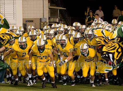 Thumbnail 1 in Trinity vs. St. Xavier photogallery.