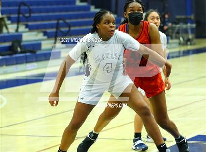 Thumbnail 2 in Harvard-Westlake vs. Sierra Canyon photogallery.