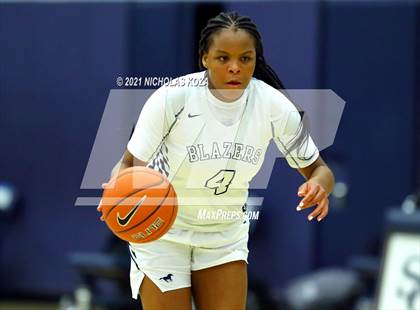 Thumbnail 2 in Harvard-Westlake vs. Sierra Canyon photogallery.