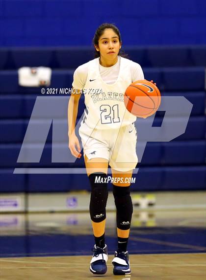 Thumbnail 3 in Harvard-Westlake vs. Sierra Canyon photogallery.