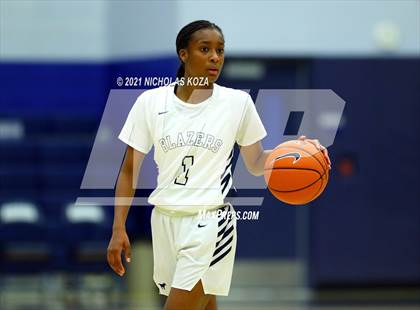 Thumbnail 2 in Harvard-Westlake vs. Sierra Canyon photogallery.