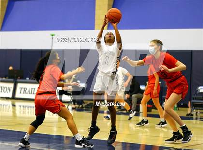 Thumbnail 3 in Harvard-Westlake vs. Sierra Canyon photogallery.