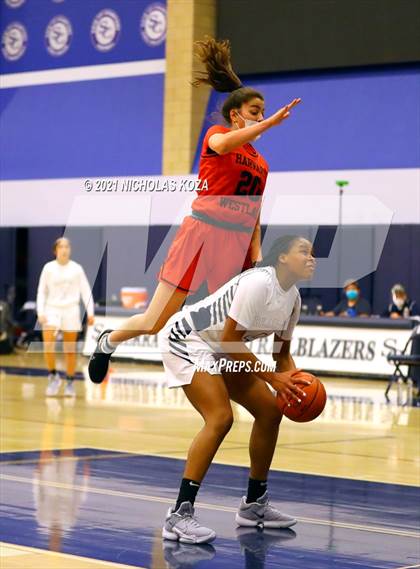 Thumbnail 3 in Harvard-Westlake vs. Sierra Canyon photogallery.