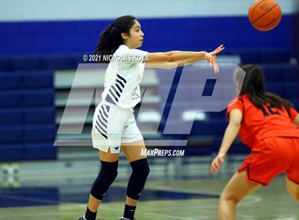 Thumbnail 3 in Harvard-Westlake vs. Sierra Canyon photogallery.