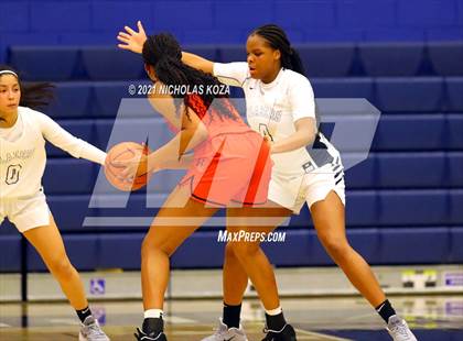 Thumbnail 1 in Harvard-Westlake vs. Sierra Canyon photogallery.