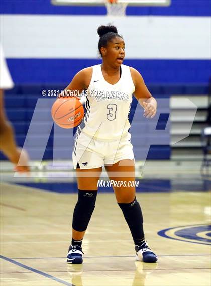 Thumbnail 1 in Harvard-Westlake vs. Sierra Canyon photogallery.