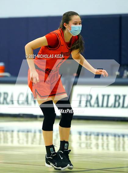 Thumbnail 1 in Harvard-Westlake vs. Sierra Canyon photogallery.