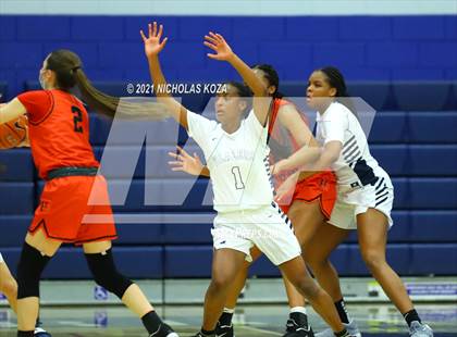 Thumbnail 1 in Harvard-Westlake vs. Sierra Canyon photogallery.