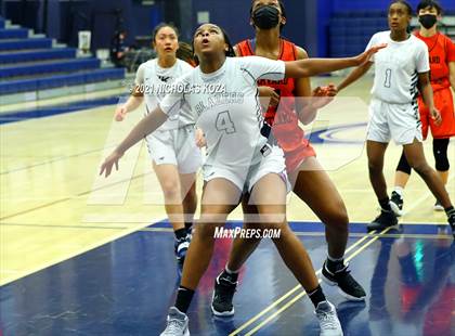 Thumbnail 2 in Harvard-Westlake vs. Sierra Canyon photogallery.