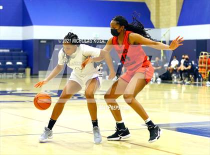 Thumbnail 2 in Harvard-Westlake vs. Sierra Canyon photogallery.