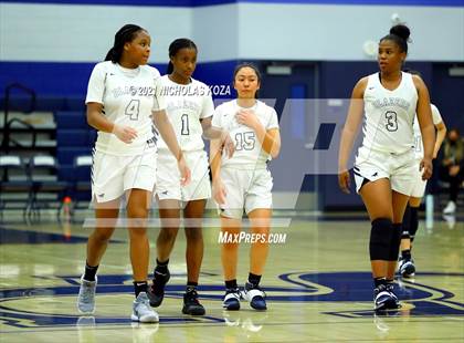 Thumbnail 2 in Harvard-Westlake vs. Sierra Canyon photogallery.