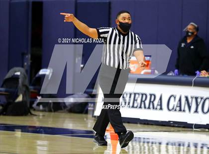 Thumbnail 2 in Harvard-Westlake vs. Sierra Canyon photogallery.
