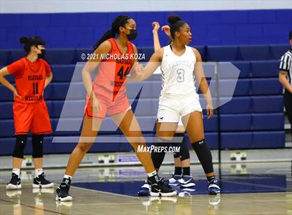 Thumbnail 1 in Harvard-Westlake vs. Sierra Canyon photogallery.