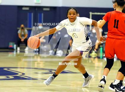 Thumbnail 3 in Harvard-Westlake vs. Sierra Canyon photogallery.
