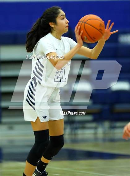 Thumbnail 2 in Harvard-Westlake vs. Sierra Canyon photogallery.