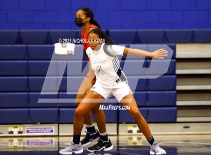 Thumbnail 3 in Harvard-Westlake vs. Sierra Canyon photogallery.