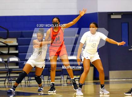 Thumbnail 1 in Harvard-Westlake vs. Sierra Canyon photogallery.