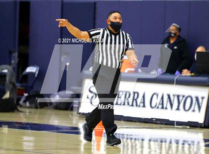 Thumbnail 3 in Harvard-Westlake vs. Sierra Canyon photogallery.
