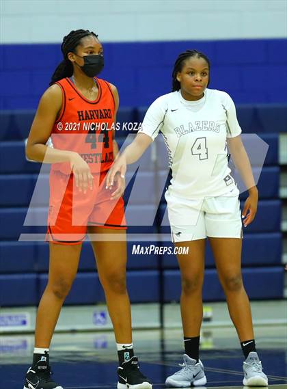 Thumbnail 2 in Harvard-Westlake vs. Sierra Canyon photogallery.