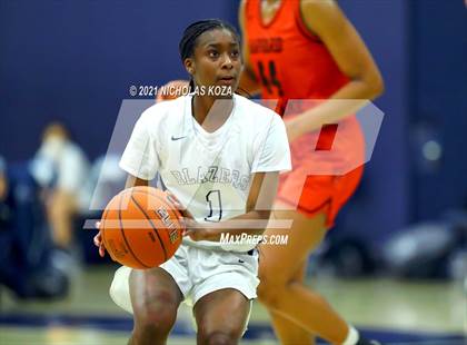 Thumbnail 2 in Harvard-Westlake vs. Sierra Canyon photogallery.