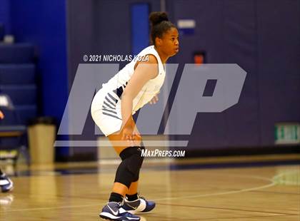 Thumbnail 3 in Harvard-Westlake vs. Sierra Canyon photogallery.