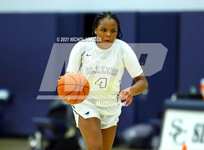 Thumbnail 3 in Harvard-Westlake vs. Sierra Canyon photogallery.