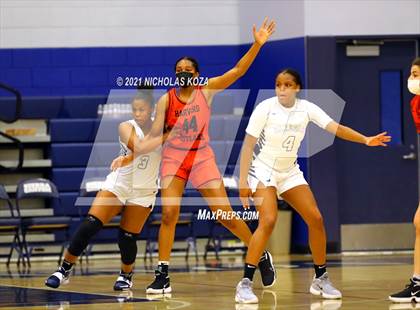 Thumbnail 3 in Harvard-Westlake vs. Sierra Canyon photogallery.