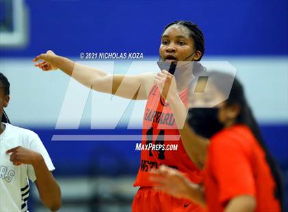 Thumbnail 1 in Harvard-Westlake vs. Sierra Canyon photogallery.