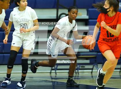 Thumbnail 3 in Harvard-Westlake vs. Sierra Canyon photogallery.
