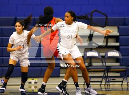 Thumbnail 2 in Harvard-Westlake vs. Sierra Canyon photogallery.