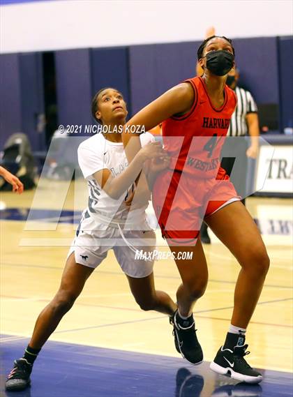 Thumbnail 2 in Harvard-Westlake vs. Sierra Canyon photogallery.