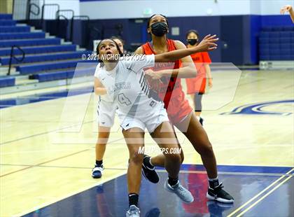 Thumbnail 1 in Harvard-Westlake vs. Sierra Canyon photogallery.