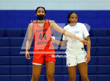 Thumbnail 3 in Harvard-Westlake vs. Sierra Canyon photogallery.