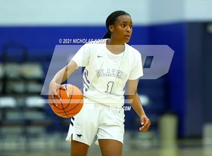 Thumbnail 1 in Harvard-Westlake vs. Sierra Canyon photogallery.