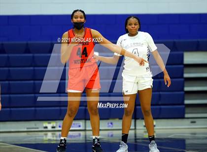 Thumbnail 1 in Harvard-Westlake vs. Sierra Canyon photogallery.